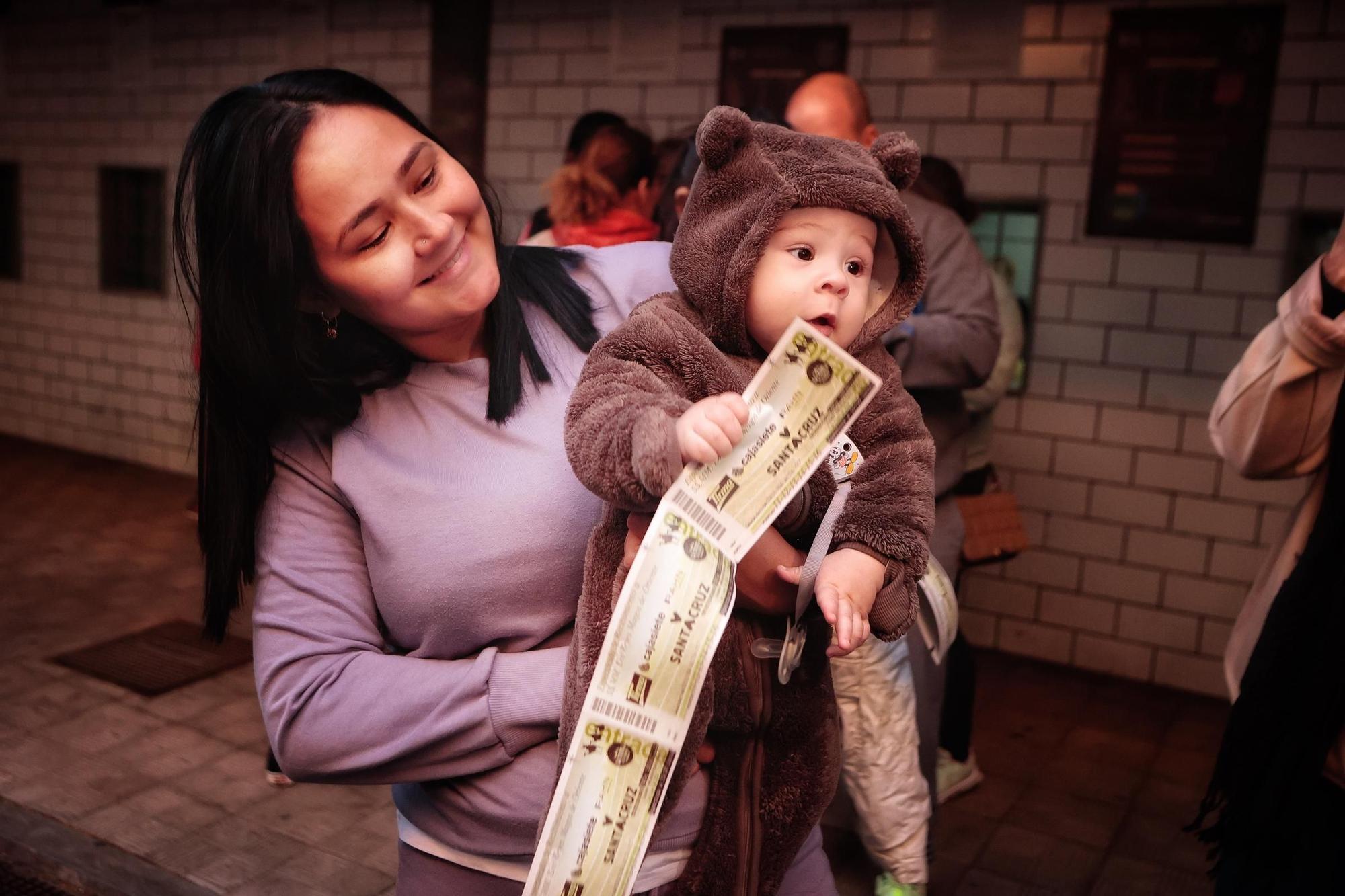 Colas para una entrada para ver a los Reyes Magos en Tenerife