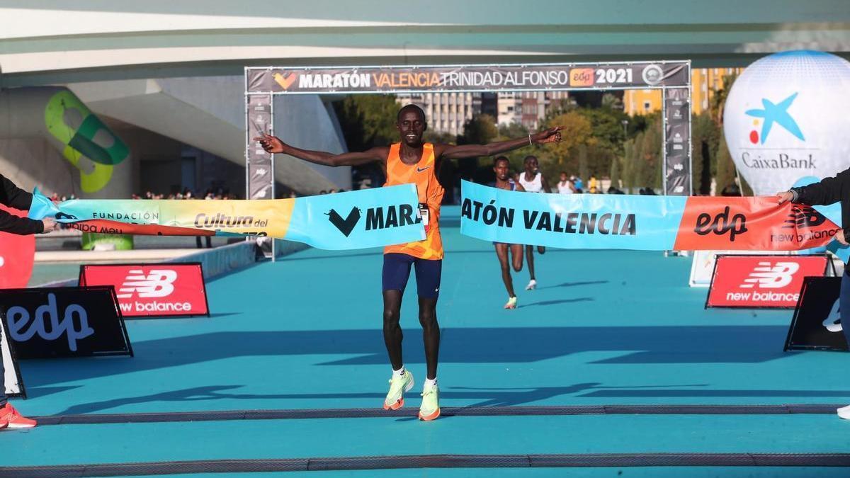 Lawrence Cherono, el primero en llegar a meta en València