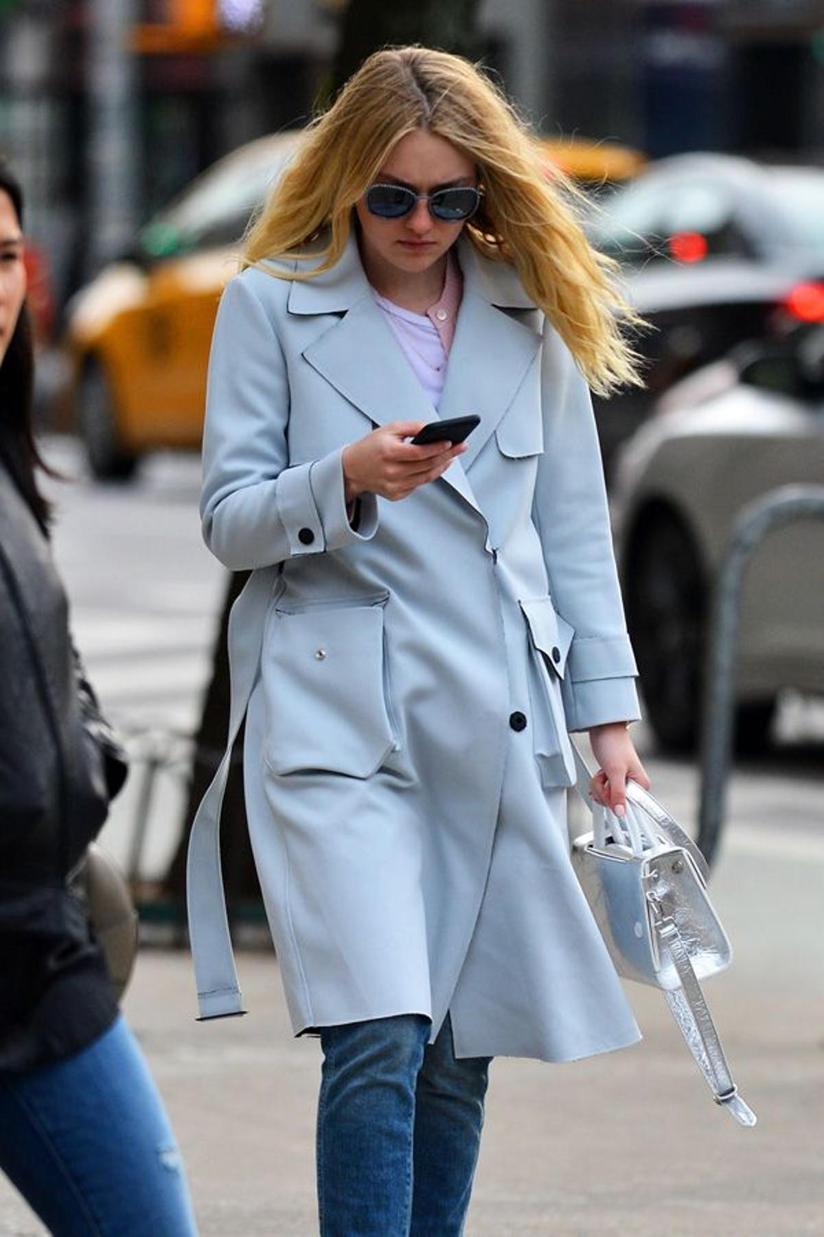 Dakota Fanning con el bolso Diorever de Dior