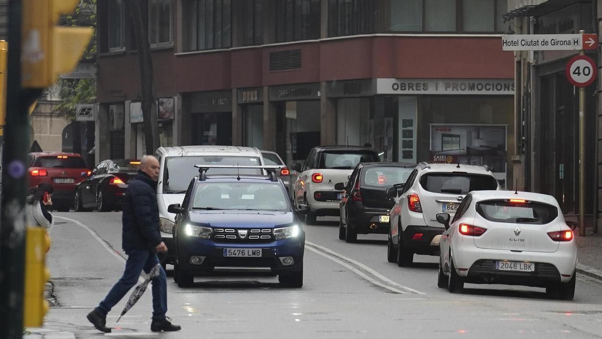 Un dels vials de Girona amb més soroll pel trànsit i una de les principals causes de la mala qualitat del son.