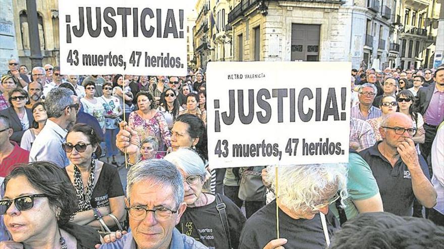 Juicio oral a ocho exdirectivos por el accidente del metro de València