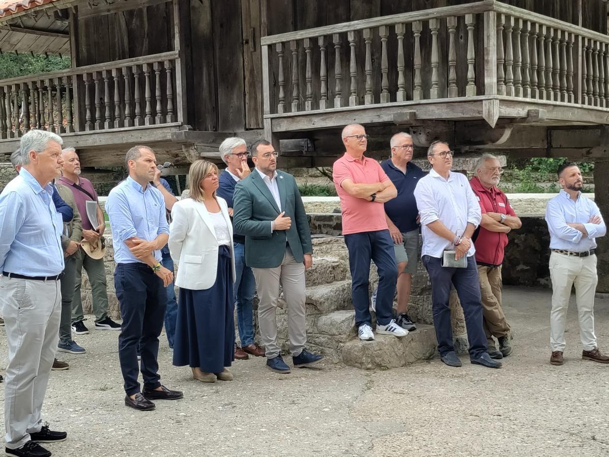El nuevo aparcamiento en la finca Les Llanes El nuevo aparcamiento en la finca Les Llanes