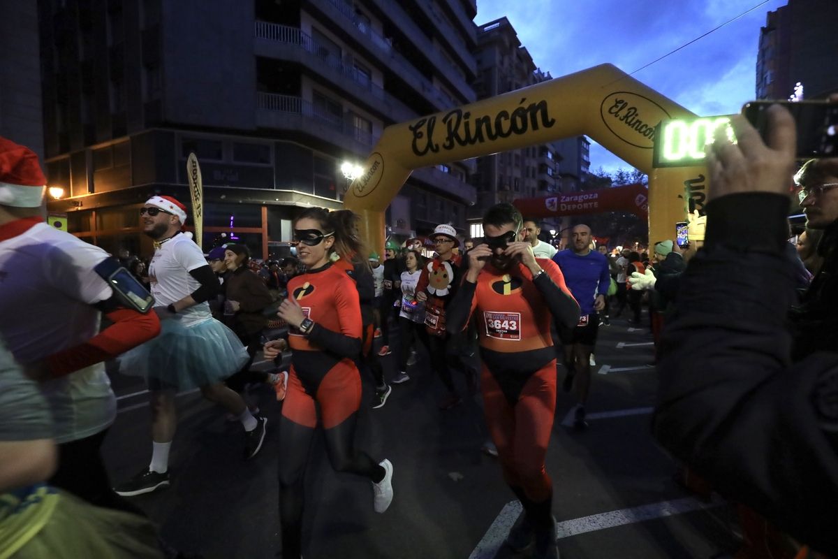 EN IMÁGENES | Zaragoza celebra su decimoctava edición de la San Silvestre