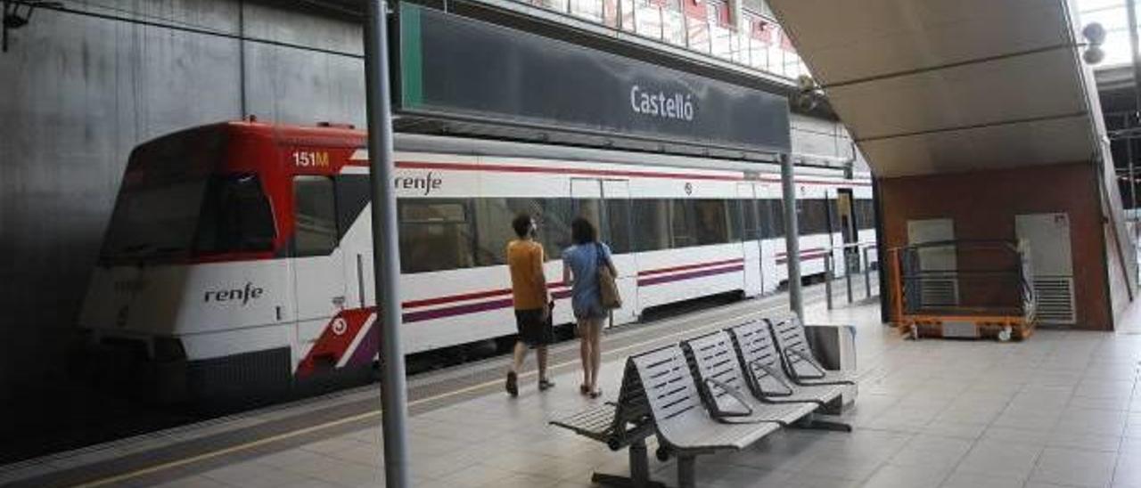 El servicio de cercanías de Castelló-Valencia registra retrasos por las obras del AVE.