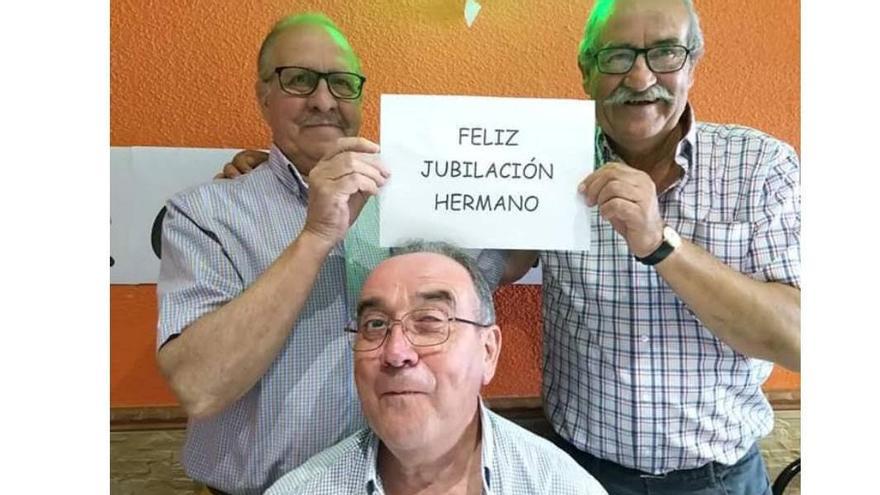 Roberto con sus hermanos en una fiesta celebrada 8 meses antes de desaparecer.