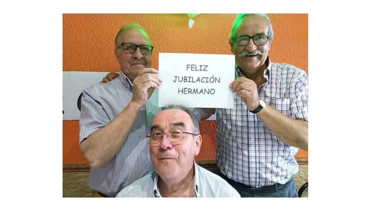 Roberto con sus hermanos en una fiesta celebrada 8 meses antes de desaparecer.