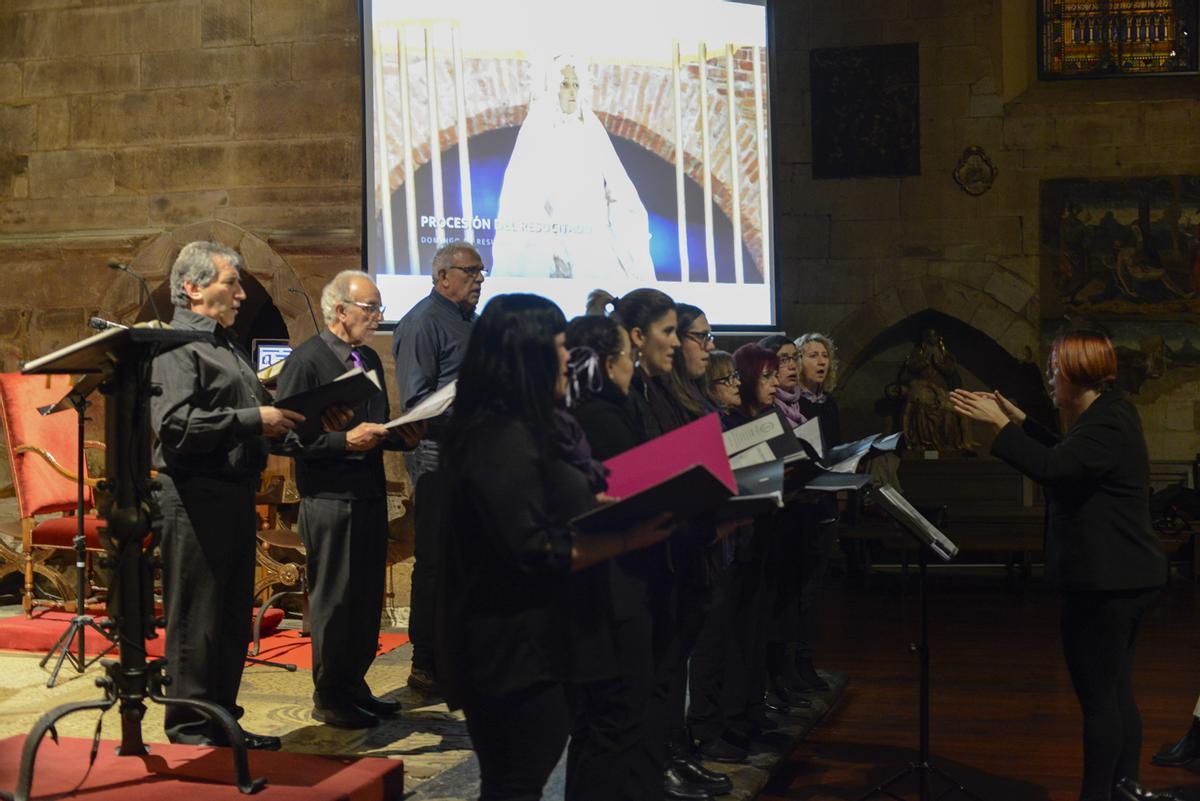 El Coro de la Escuela de Música Duquesa Pimentel en una de las interpretaciones del Pórtico Musical.