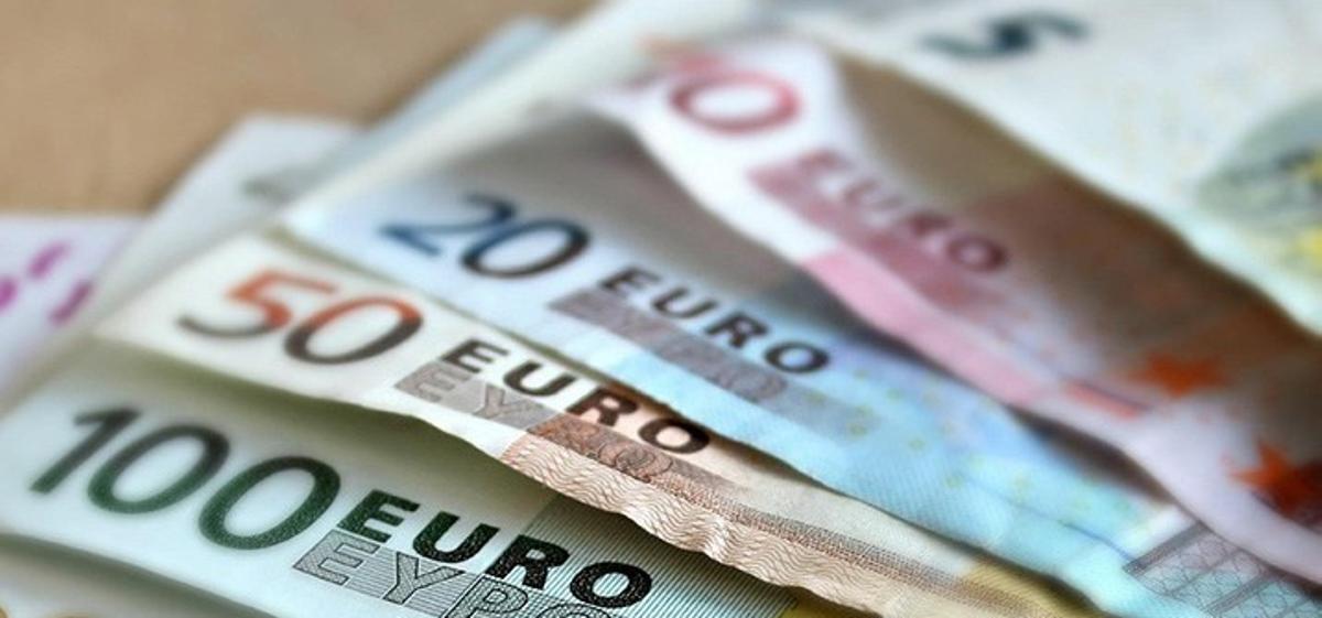 Imagen de archivo de billetes de euros