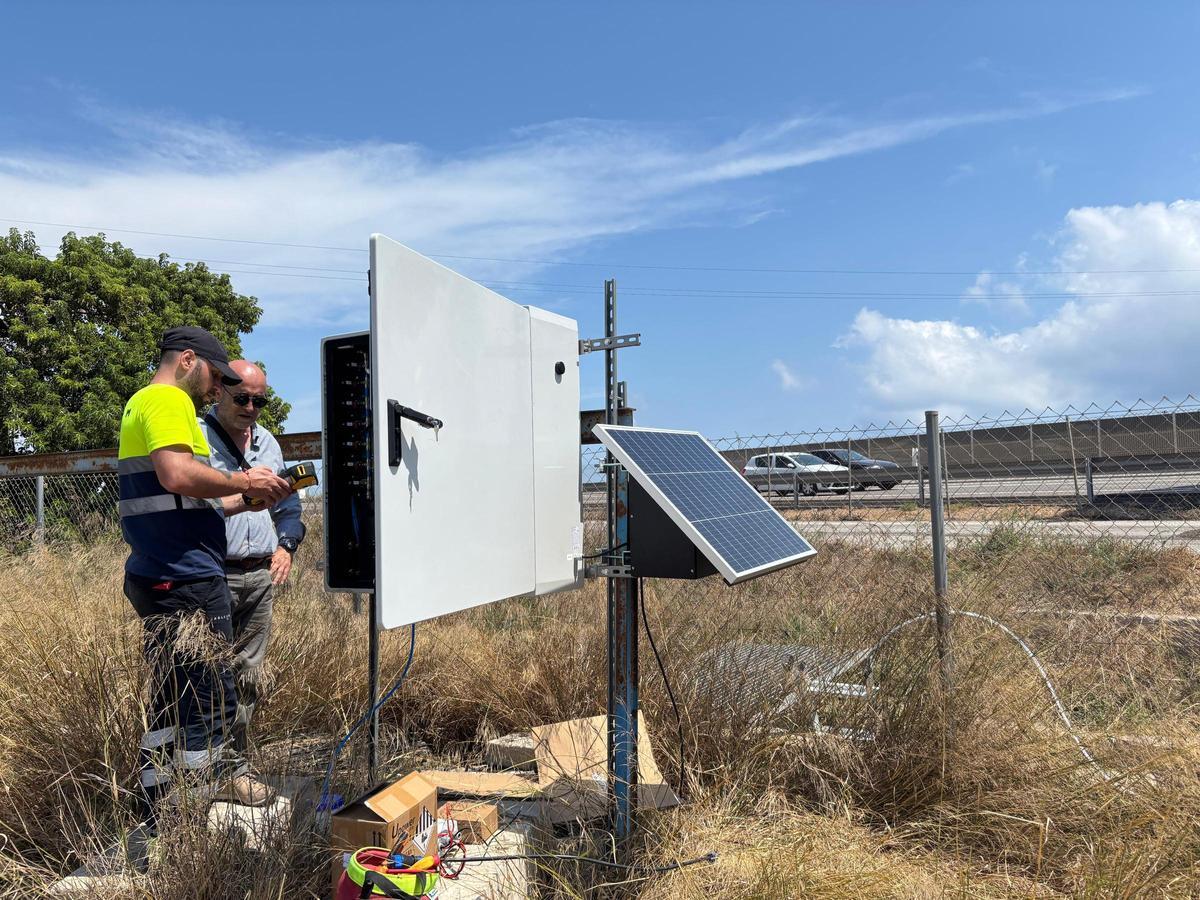 Port Saplaya prueba un proyecto pionero para detectar en tiempo real bacterias en el agua que llega al mar.