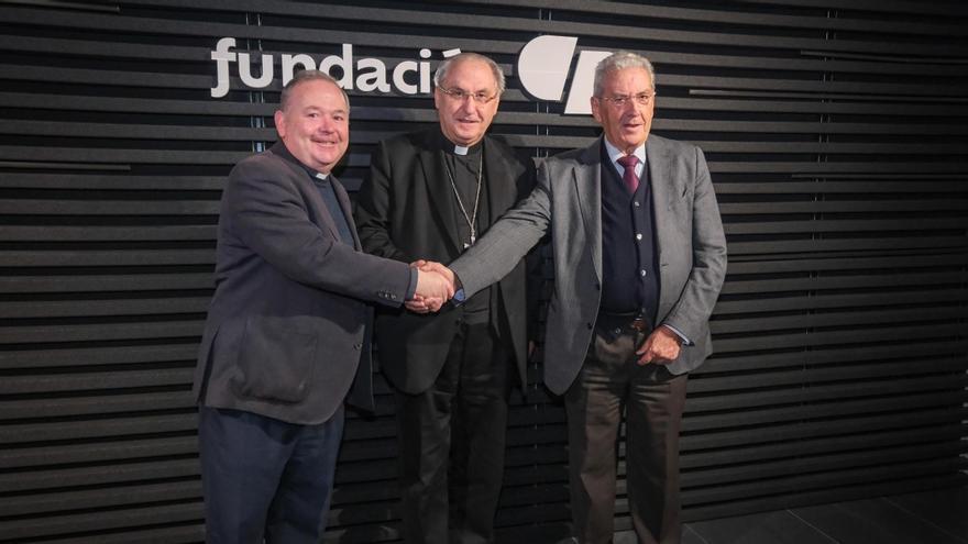 Manuel Ruiz, Celso Morga y Emilio Vázquez tras la firma del acuerdo.