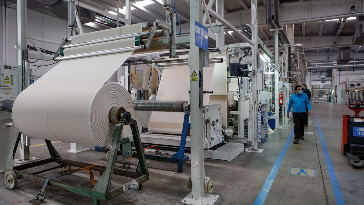 Economía exige al Gobierno que incluya a la industria textil en las ayudas  del gas - Información