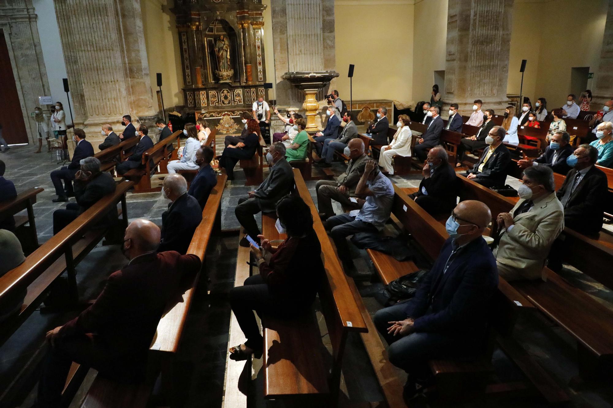 La toma de posesión de las nuevas académicas de la AVL