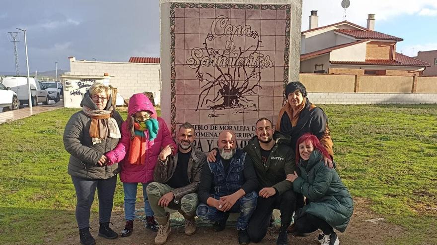 Un monolito para los grandes embajadores de Moraleja del Vino