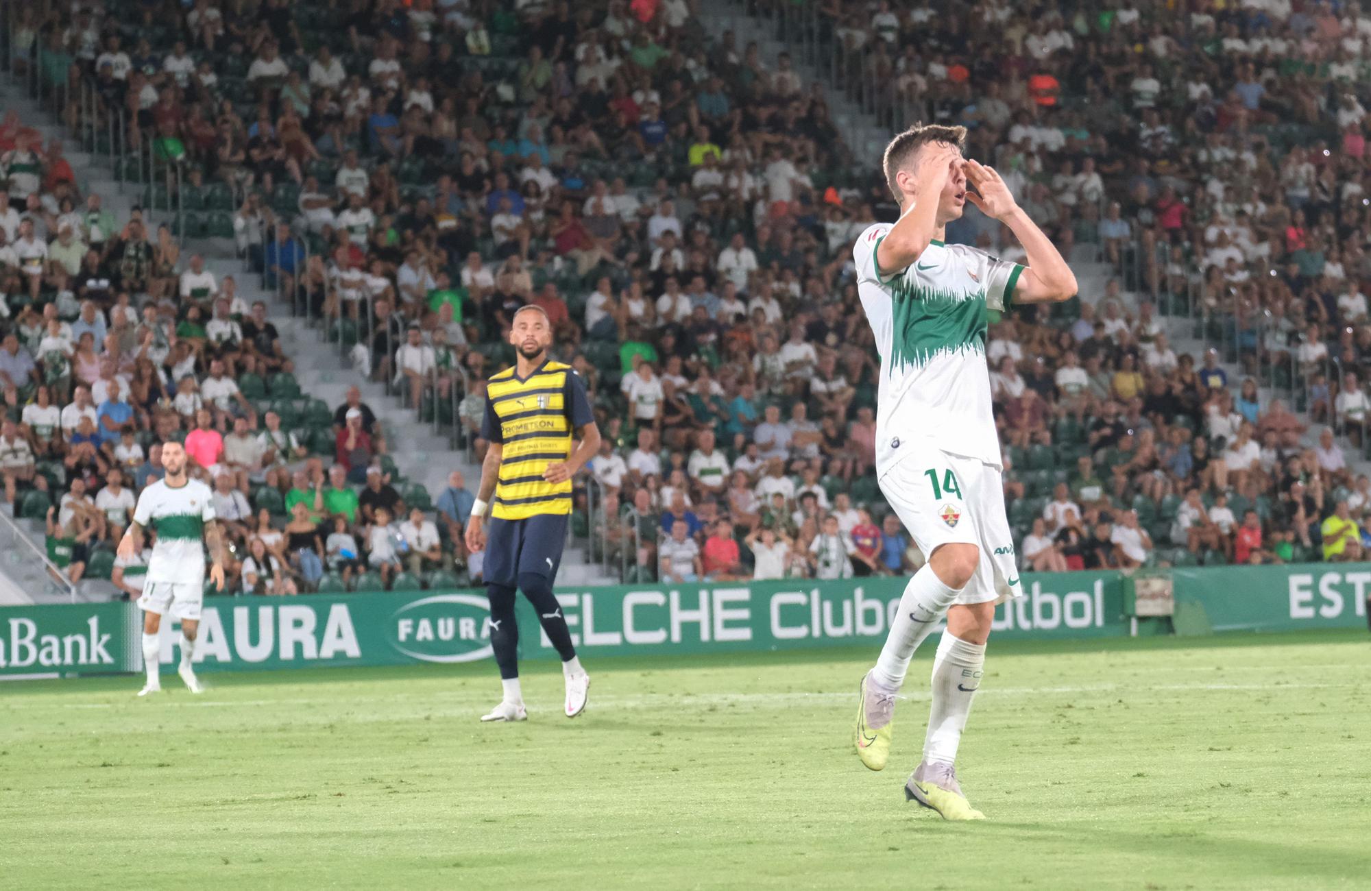 Las mejores imágenes del Elche CF - Parma Calcio 1913 del trofeo "Festa d´Elx"