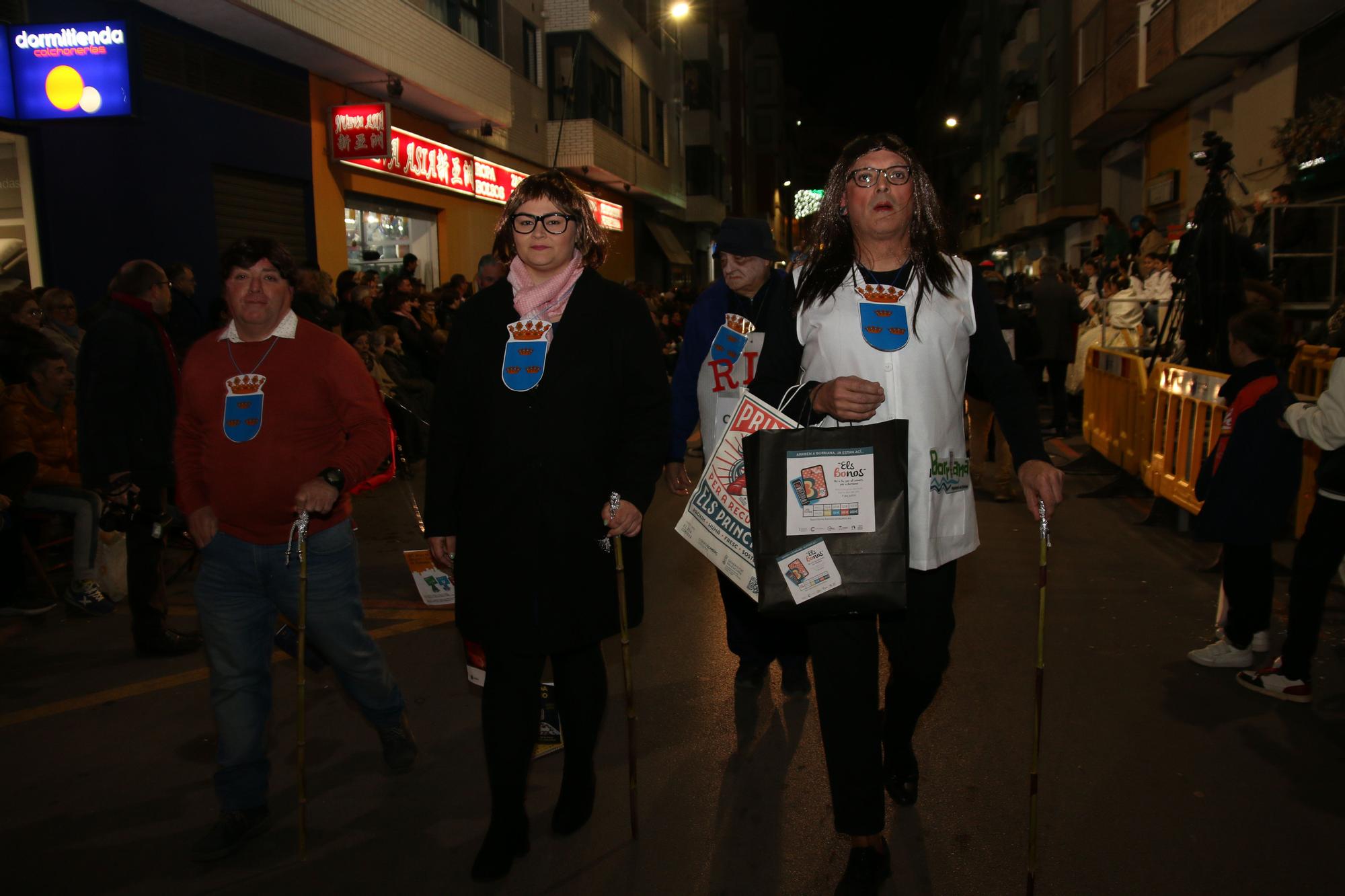 FOTOGALERÍA I La cabalgata del Ninot de Burriana, en imágenes