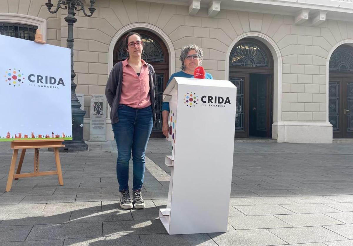 Nani Valero y Anna Lara, Crida per Sabadell, en una rueda de prensa de urgencia el martes 21 de marzo