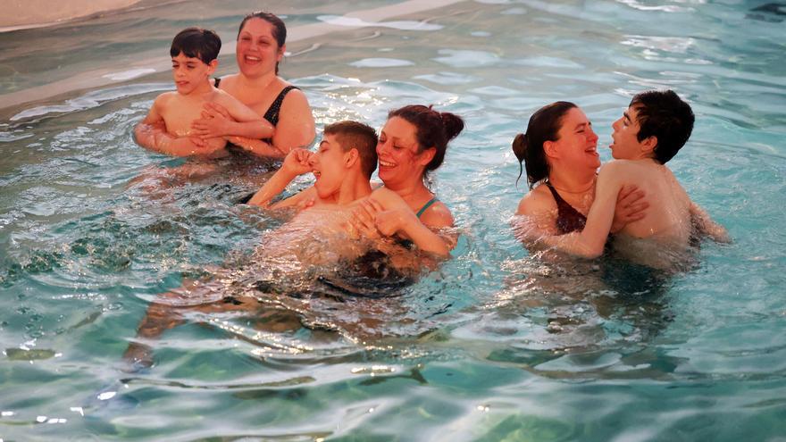 Una terapia tan única como beneficiosa: así es la piscina multisensorial de Amencer-Aspace en Vigo.