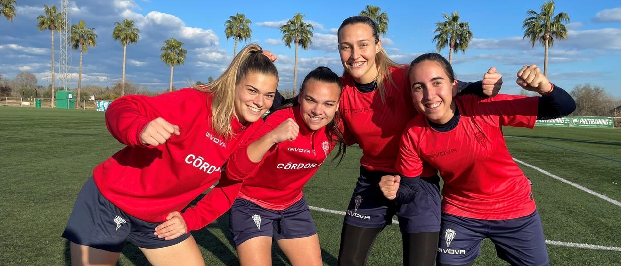 María Barquero, Yanire Ruiz, Andrea Palacios y Adriana Cuadros, durante una sesión de trabajo en la Ciudad Deportiva.