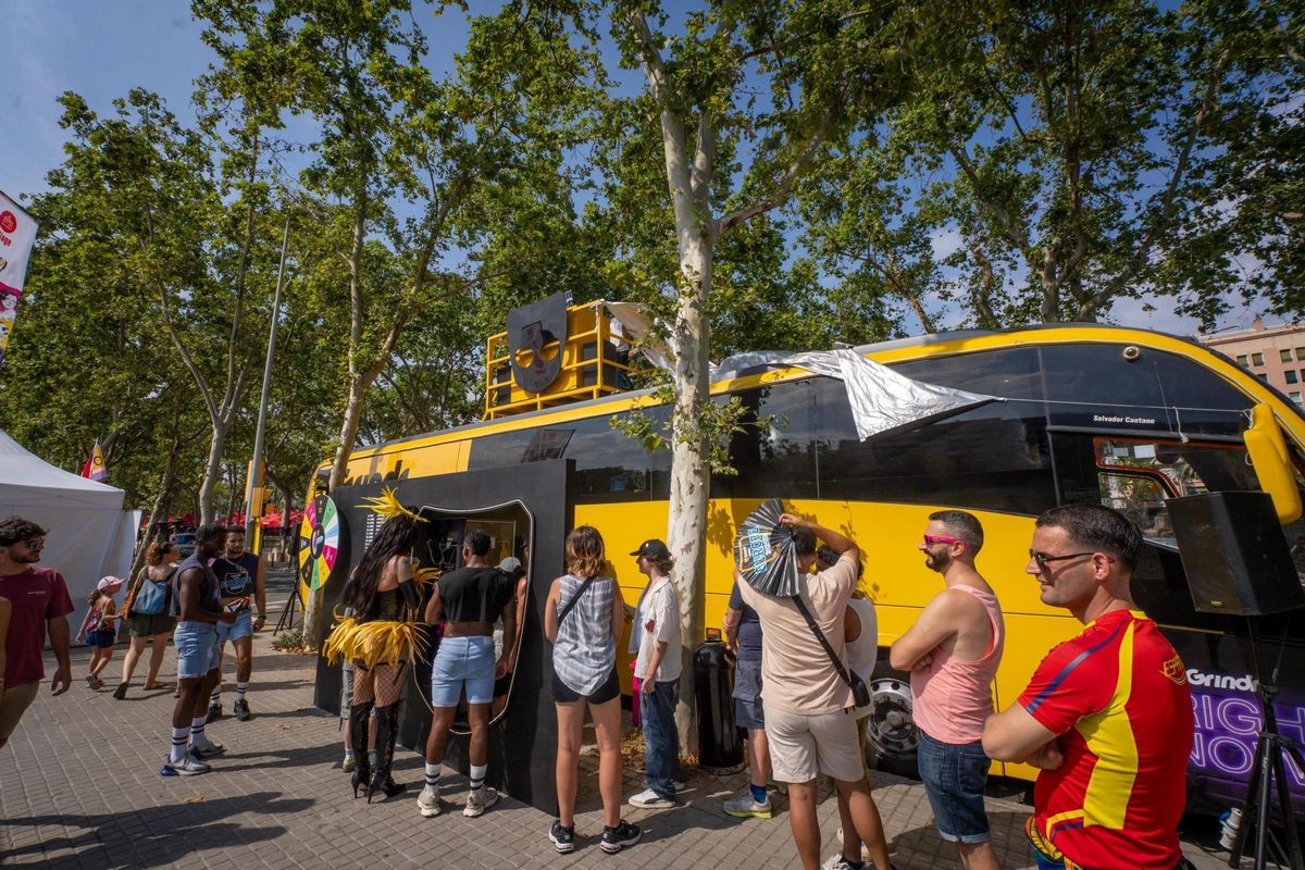 El autobús de Grindr en el Pride de Barcelona