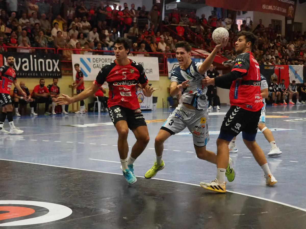 En la ida, el Valinox Novás consiguió la victoria por el resultado 30-24.