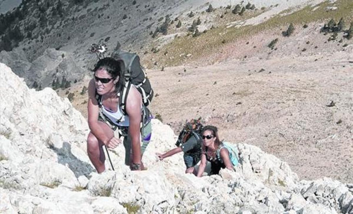 Edurne Pasaban i la nedadora Gemma Mengual, en un moment de l’ascensió al Pedraforca a ’Cumbres’. Edurne Pasaban i la nedadora Gemma Mengual, en un moment de l’ascensió al Pedraforca a ’Cumbres’.