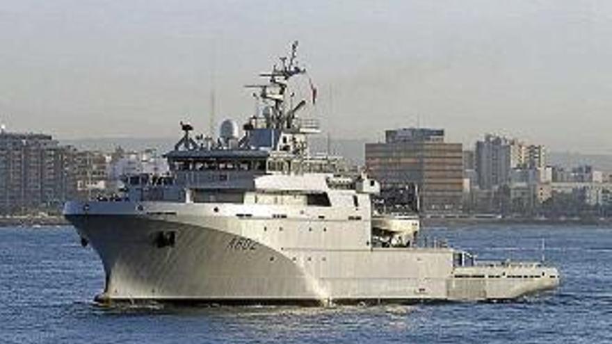 Französisches Kriegsschiff zu Besuch in Palmas Hafen