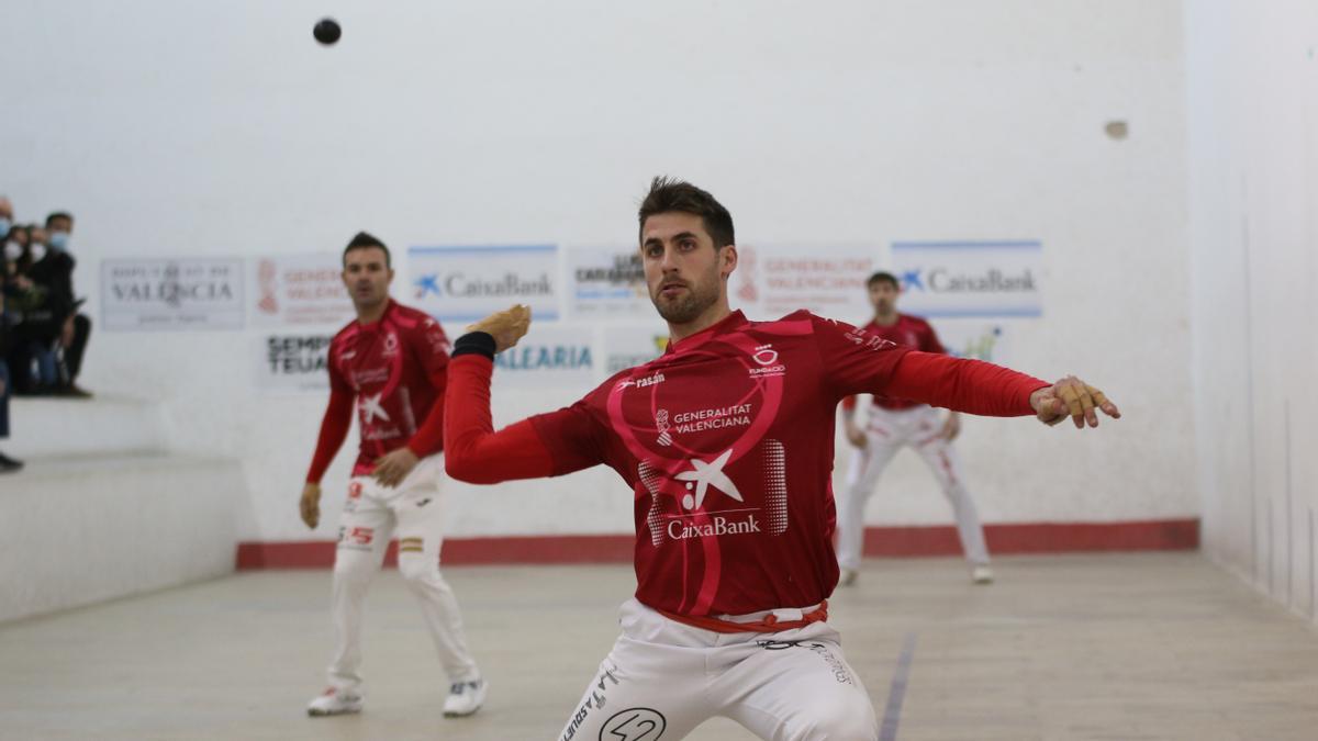 El trio representatiu de La Pobla de Vallbona fa bona la victòria a l’anada.