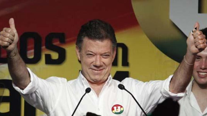 Santos gana la primera vuelta de las elecciones en Colombia