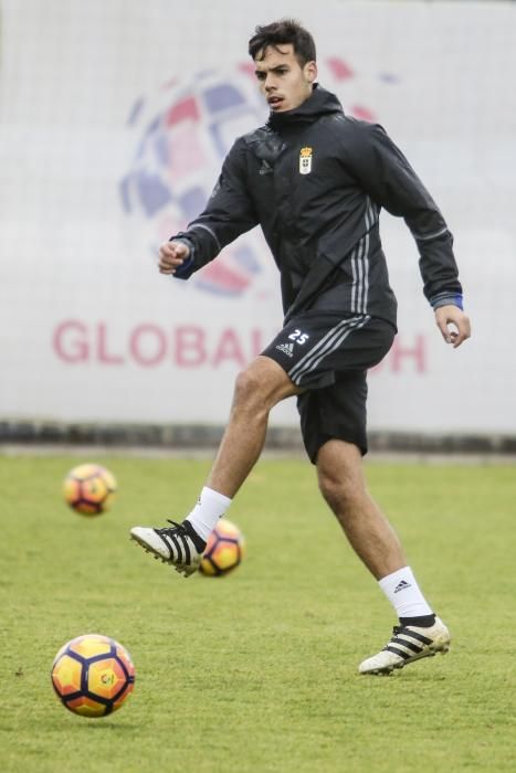 Entrenamiento a puerta cerrada del Real Oviedo en El Requexón con la novedad de la incorporación de Borja Domínguez