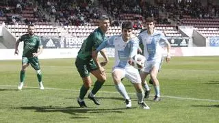 Una polémica expulsión tumba al Compos, que mereció más frente al Arenteiro