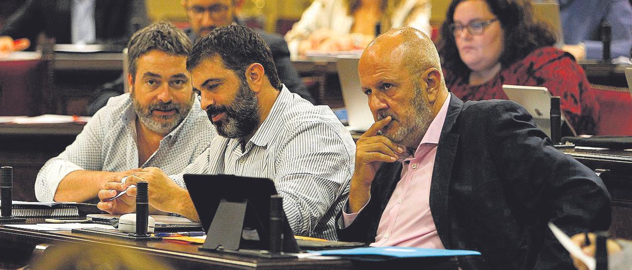 Los diputados de Més: Joan Collet, Josep Ferrà y Miquel Ensenyat.