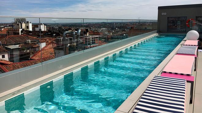 Piscina del Axel Hotel Madrid