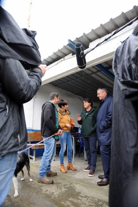 Grabación de un programa de televisión en el campo del Santiago de Aller