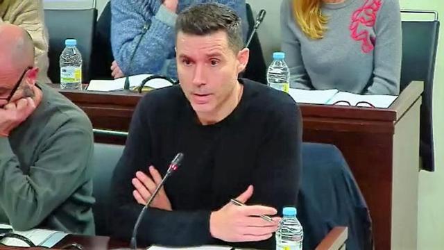 El edil Marcos Villar, ayer en el pleno de Sada, cuando confirmó el apoyo al Touliña Pop. |   // L.O.