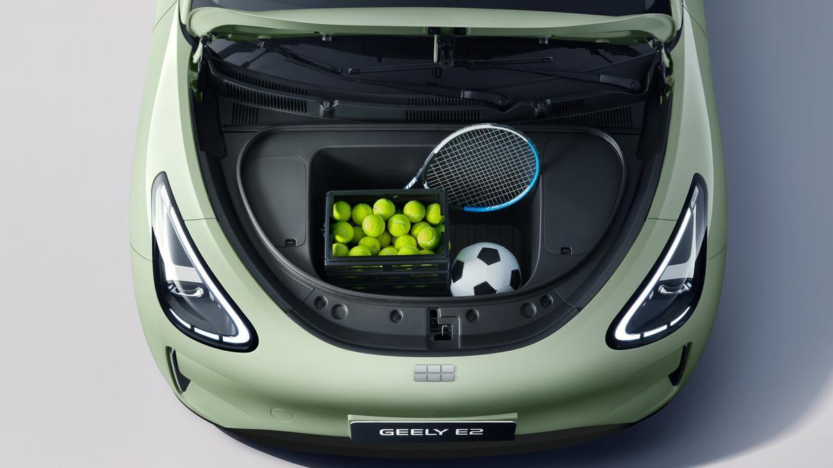 Geely E2 maletero delantero