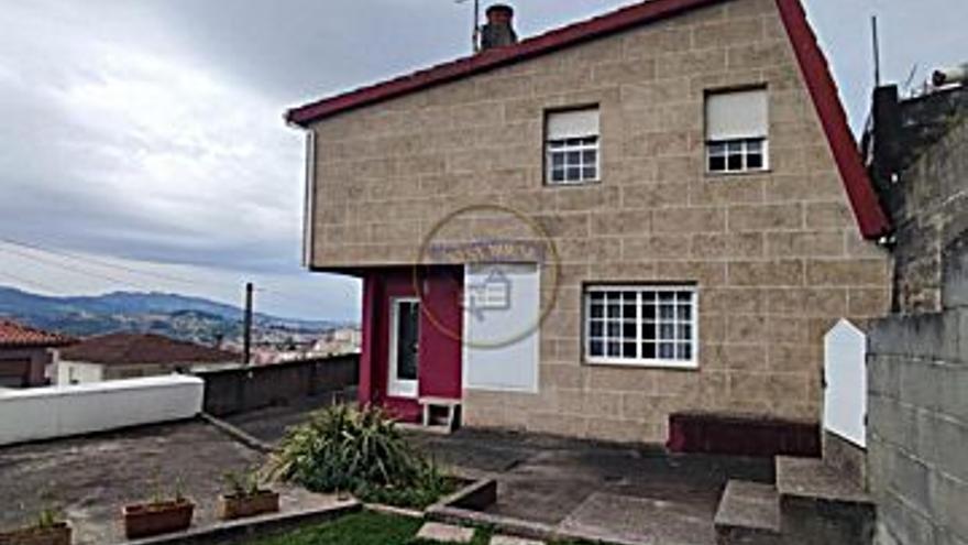 319.000 € Venta de casa en Lavadores (Vigo) 150 m2, 5 habitaciones, 2 baños, 2.127 €/m2...