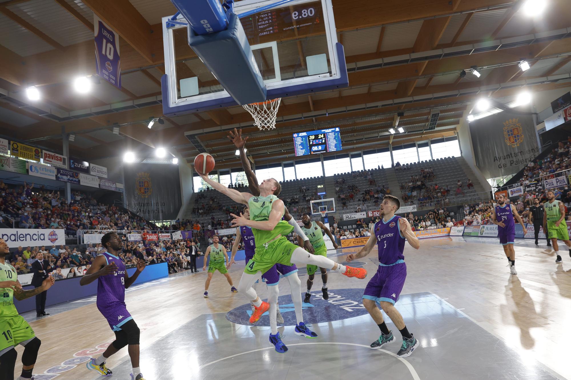 El Unicaja Banco Oviedo vuelve a perder en Palencia en el play-off de ascenso a la ACB