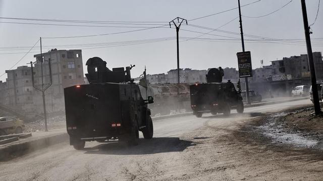 Archivo - Efectivos de las Fuerzas Democráticas Sirias (FDS) en la ciudad de Raqqa.