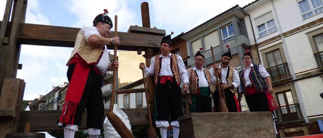 Mayado del primer mosto con mayos tradicionales.