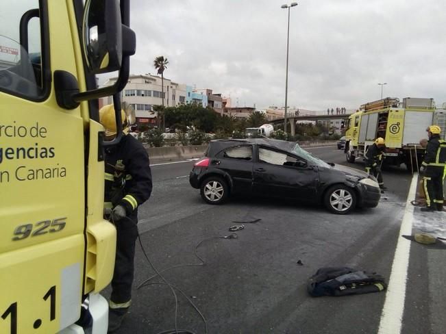 Un herido leve en el vuelco de un automóvil en Telde