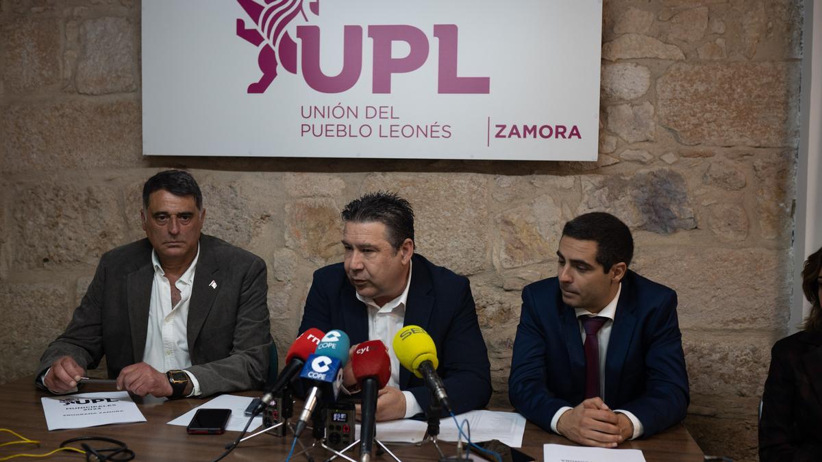 A la izquierda, el candidato de UPL, Manuel Herrero