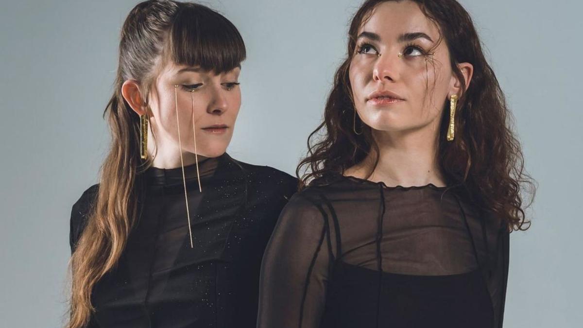 As viguesas María Pérez e Sara Faro forman o dúo musical Fillas de Cassandra