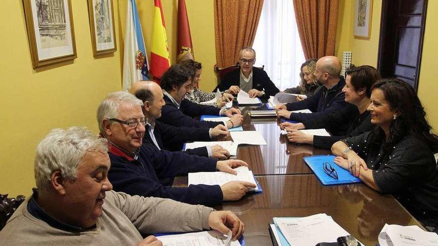 Un momento de la reunión de la Junta de Gobierno Local. // Iñaki Osorio