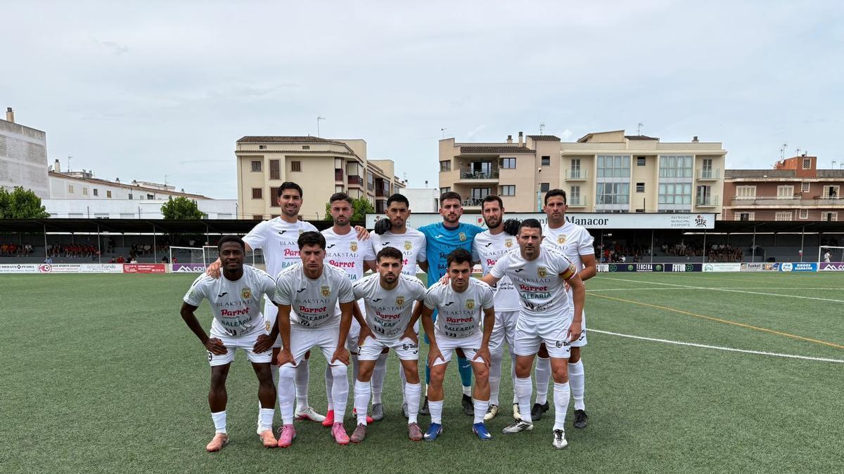 Imagen del once titular de la Peña Deportiva ante el Manacor