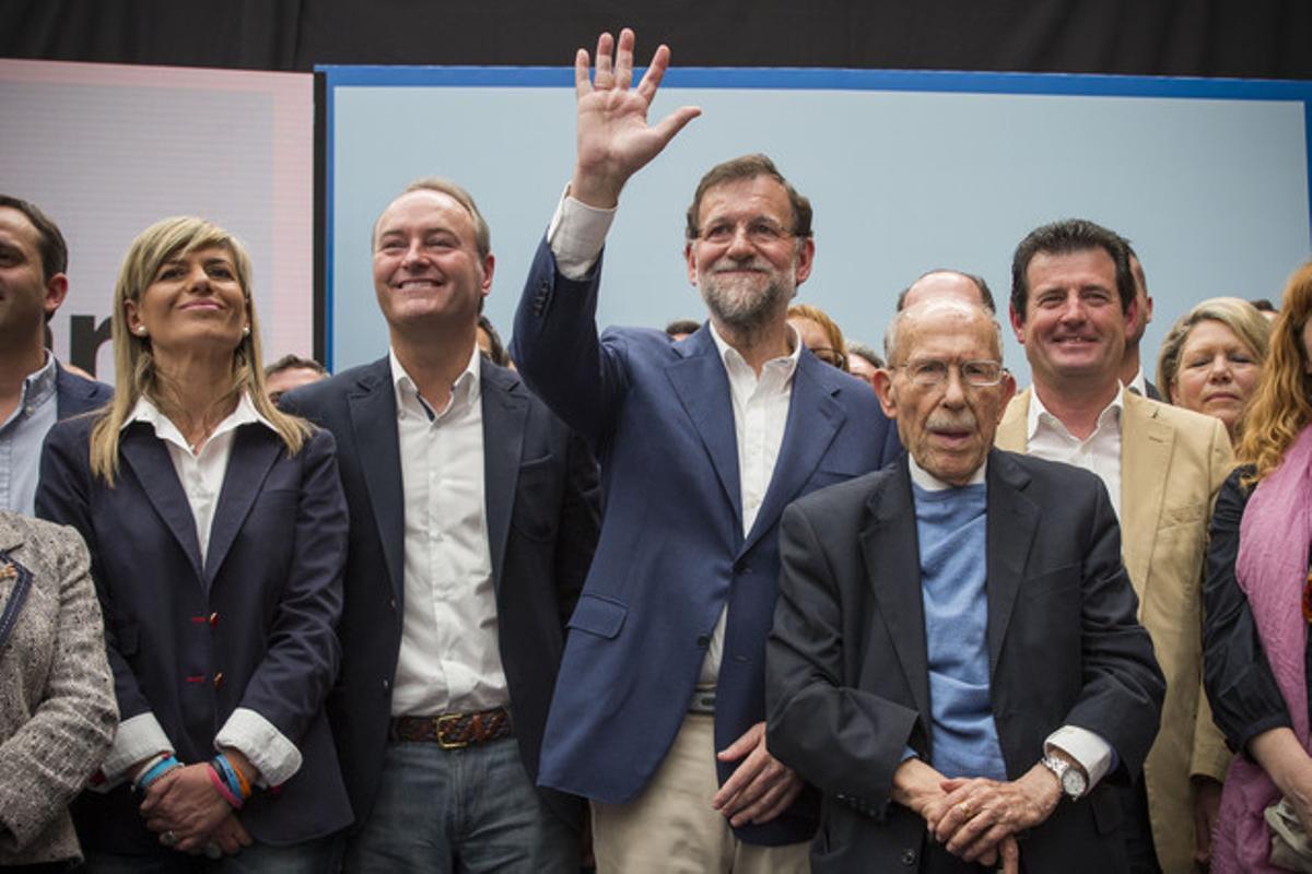 Rajoy, amb Alberto Fabra, en el míting d’Alacant.