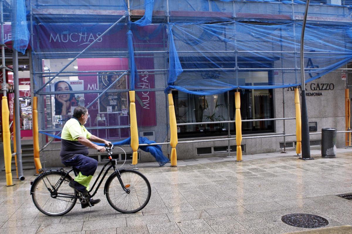 Dos de las tiendas afectadas.