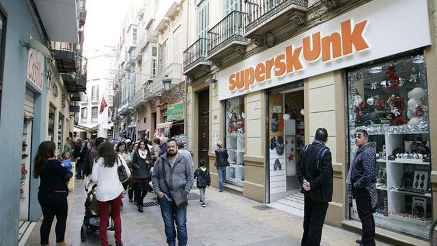 La calle Granada es uno de los núcleos de concentración de viviendas turísticas en el Centro de Málaga.