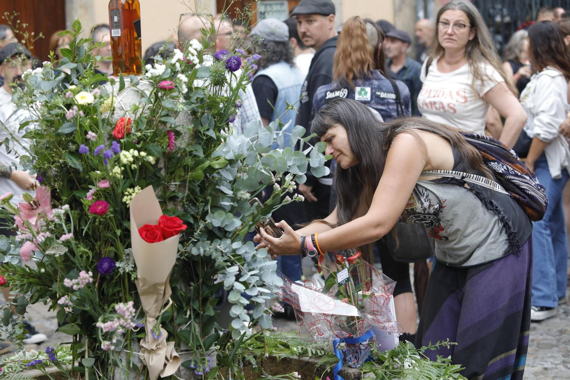 Así fue la despedida y el homenaje de amigos y clientes del Cafetón en Avilés a sus dueños, muertos en León