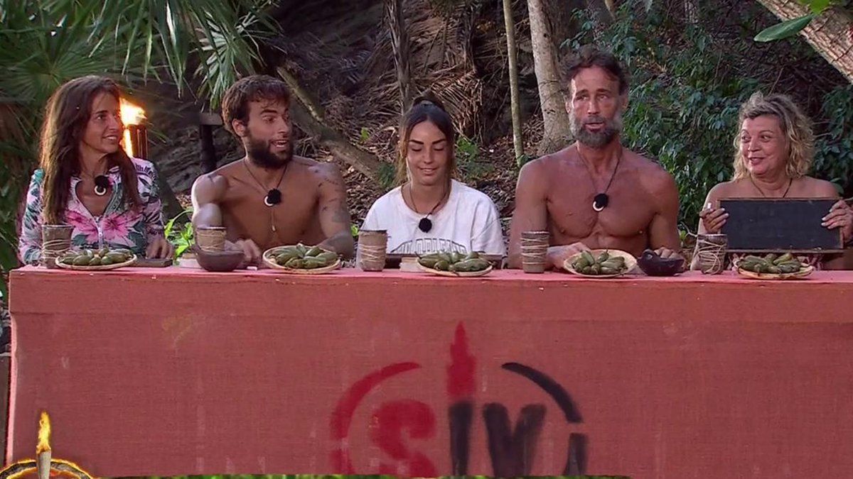 Anita, Montoya, Carmen, Terelu y Escassi en 'Supervivientes'
