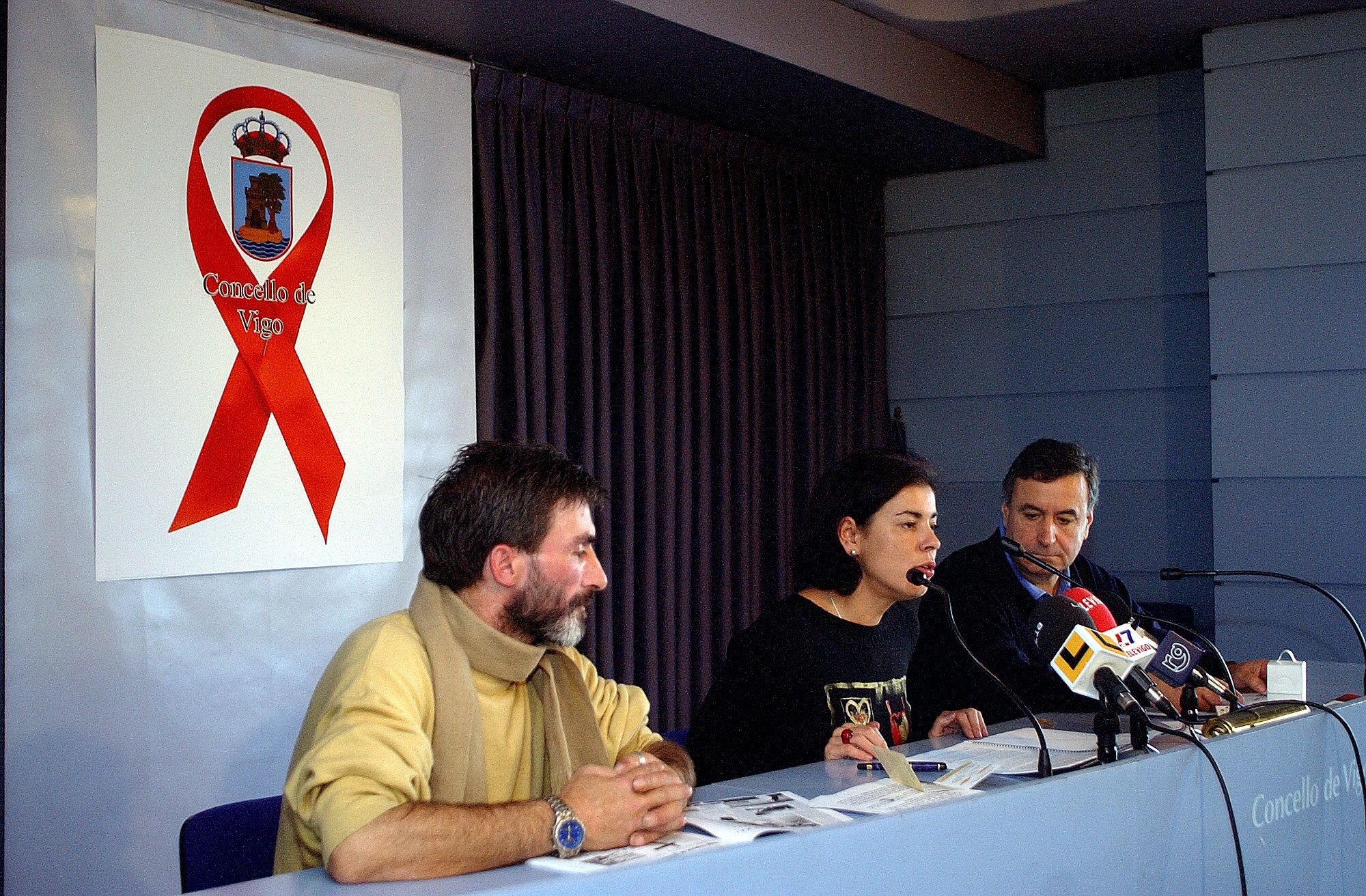 Presentación de actos para el 1 de diciembre de 2002 en el concello de Vigo